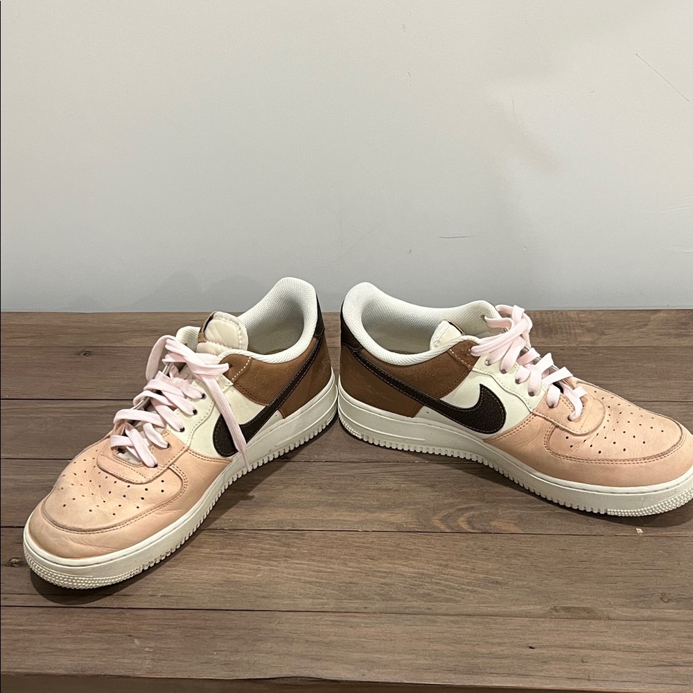 Nike Air Force 1 Low in Tan and Cream with Pink Accents - Picture 8 of 9